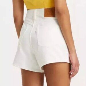 LEVI'S 80's Mom Shorts in White Denim Minimalist Preppy Quiet Luxury Size 28
